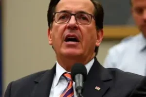 Bolsonaro processa Janones