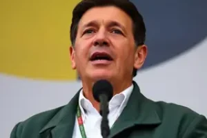 Bolsonaro apresenta melhora, mas segue sem previsão de alta