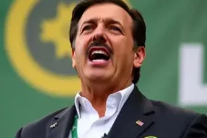 Carlos Bolsonaro e Carol De Toni pré-candidatos