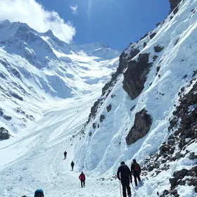 avalanche no Nepal