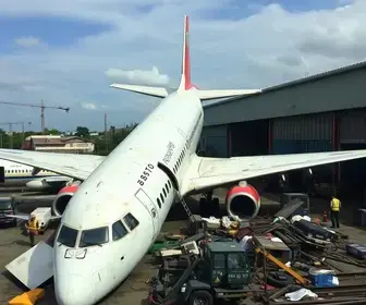 avião cai no pátio de manutenção do metrô